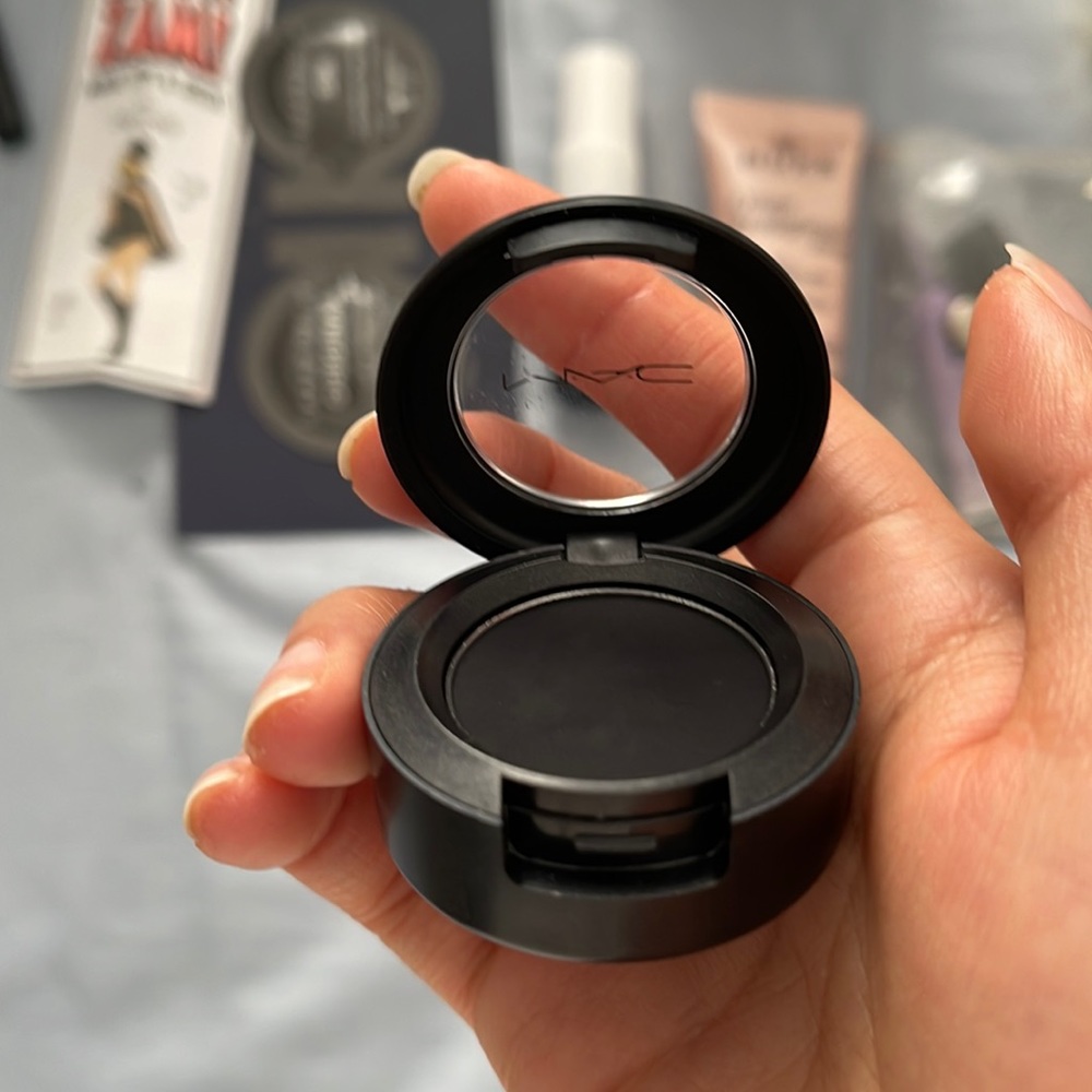 MAC EYE SHADOW